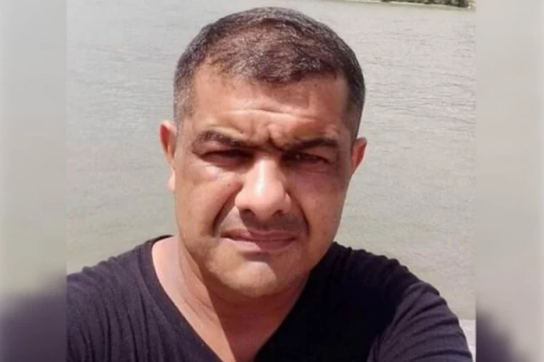 RADOVAN SEO PORED UPUCANE ŽENE DA BI OBJAVIO SLIKU NA FEJSU! Onda odlučio da se obesi - komšije progovorile: Svađali su se zbog OVOGA! (FOTO)