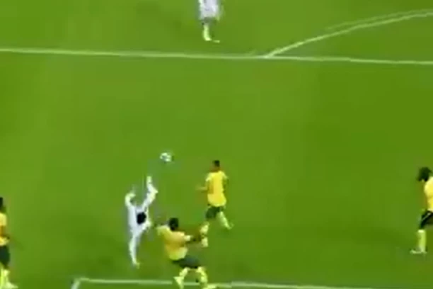 GOLČINA KAKVA SE RETKO VIĐA! Pogledajte SPEKTAKULARNE makazice na prijateljskom meču (VIDEO)