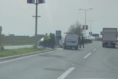ZATVARAJTE OVO! Desilo se ono na sta je Vesic upozoravao: Udes ispred divljeg parkinga kod aerodroma!