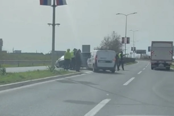 ZATVARAJTE OVO! Desilo se ono na sta je Vesic upozoravao: Udes ispred divljeg parkinga kod aerodroma!