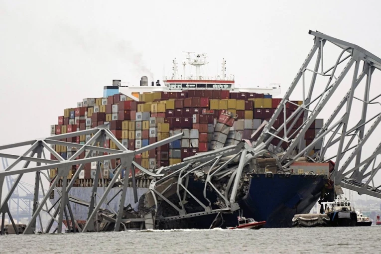 USNIMLJEN JEZIV TRENUTAK RUŠENJA MOSTA U BALTIMORU! Ovako je UNIŠTENA gvozdena konstrukcija, sve je nestalo u nekoliko minuta! (VIDEO)