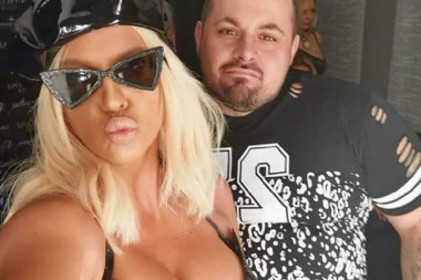 ESTRADNOM MENADŽERU BOMBA RAZNELA PRST: Šok fotke isplivale u javnost!