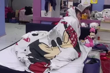 ZADIHANA MILJANA NASKOČILA NA DARIJANA U PUNOJ SOBI: Učesnici gledali UŽIVO njihovu vrelu akciju (VIDEO 18+)