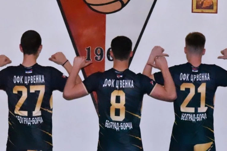 CRVENO-BELI MANEKENI: Promocija novih dresova je održana u klupskom restoranu - navijači će imati priliku da vide sportsku opremu već na narednoj utakmici! (FOTO GALERIJA)