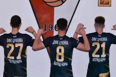 CRVENO-BELI MANEKENI: Promocija novih dresova je održana u klupskom restoranu - navijači će imati priliku da vide sportsku opremu već na narednoj utakmici! (FOTO GALERIJA)