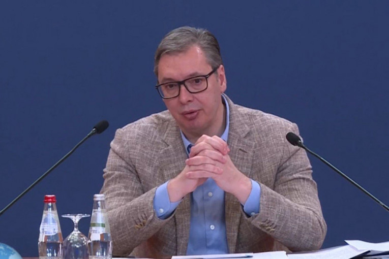 VUČIĆ O TRI RAZLOGA PRITSIKA NA SRBIJU: Hoće da sklone pitanje Kosova kao potencijalni kec u rukavu Vladimira Putina