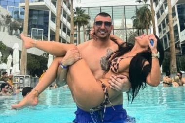 DRAGANU MITAR DOHVATIO KRŠNI BIZNISMEN: Intimna fotografija starlete sa PLAŽE završila na INTERNETU, kamera ih uhvatila u AKCIJI! (FOTO)