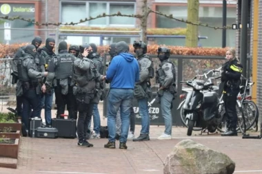 ISPLIVAO SNIMAK TALAČKE KRIZE U HOLANDIJI! Muškarac SATIMA drži taoce u kafiću, policijske snage SVUDA po gradu! (VIDEO)