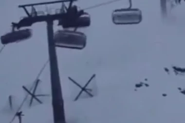 DRAMA U POZNATOM SKIJALIŠTU, SEDIŠTA ŽIČARE SE TRESLA! Skijaši VAN sebe, na snimku se sve lepo vidi! (VIDEO)