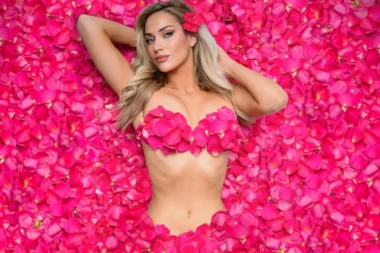 NEMOGUĆI IZBOR - NAJSEKSIPILNIJA PLAVUŠA U SPORTU UPITALA MUŠKARCE: Koja slika mi je najbolja ikad? (FOTO)