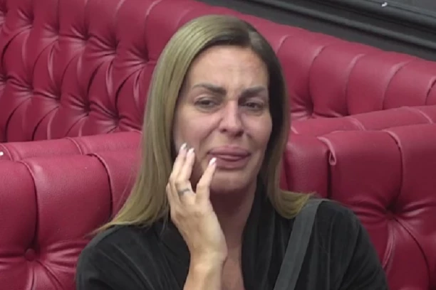 KAČAVENDINOJ MAJCI OTVOREN MOZAK: Stravičan prizor, objavljene NAJNOVIJE INFORMACIJE iz bolnice!