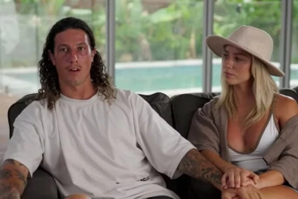 ZARAĐUJEMO VIŠE OD 300.000 EVRA GODIŠNJE, A NE MRDAMO PRSTOM: Odemo na NAJTOPLIJE mesto, radimo OVO, dok svi oduševljeno gledaju (FOTO)