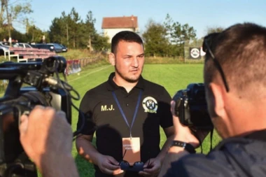 ŽELJA UPRAVE JE POSTOJALA, ALI NIJE DOŠLO DO DOGOVORA: Čelni ljudi kluba iz Bariča su pronašli novo rešenje za upražnjenu klupu!