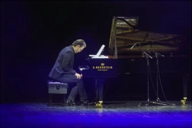 Spektakularan klavirski koncert Stefana Đokovića u MTS Dvorani