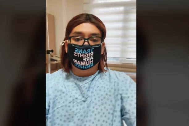 ODLETELA U TURSKU DA PROMENI POL,  A ONDA JE SAMA SEBI NANELA UNUTRAŠNJE POVREDE: Dole joj uradili SVE NOVO, a ona ga nosila u ruci (FOTO)