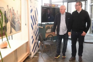 "KUD ĆETE BOLJU PRIPREMU ZA OI" Aleksandar Vučić posetio izložbu "Božidar Maljković - veoma francuski život"