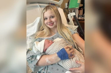 RODILA JE PRVI PUT SA 13, SAMA I NAPUŠTENA OD SVIH: Sada ima 19 i desilo joj se ČUDO kao nagrada za godine patnje (FOTO)