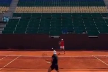 ĐOKOVIĆ STIGAO U MONTE KARLO: Iznenadiće vas njegov sparing partner (VIDEO)
