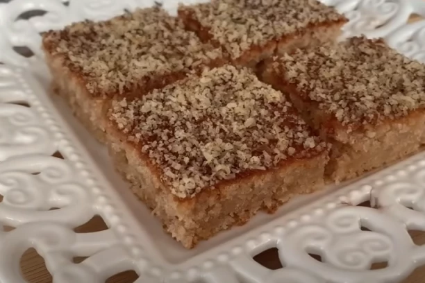 POSNI KOLAČ SA DŽEMOM - RECEPT NA ČAŠE: Mirisaće cela KUĆA, eksplozija ukusa!