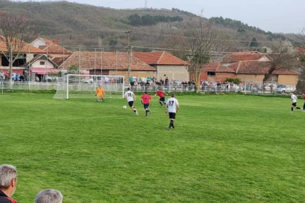 UTAKMICA PUNA TENZIJE: Lider je zaustavljen u Malči, navijači su imali šta da vide na ovom meču!