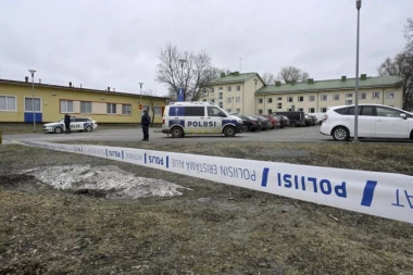 PREMINUO DEČAK NAKON PUCNJAVE U ŠKOLI: Motiv zločina u Finskoj biće poznat ubrzo, objavljena slika hapšenja napadača (FOTO)