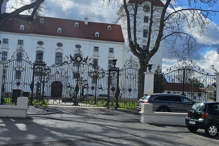 Dvorac Dragane Mirković