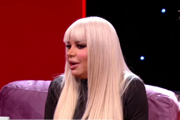 "MUŽ JE HTEO DA ZADAVI TOG KO JE OBJAVIO MOJE VRELE FOKTE": Dara progovorila o svojim AFERAMA, pa priznala šta se tačno desilo kad je sama KLIKNULA POGREŠNO DUGME!