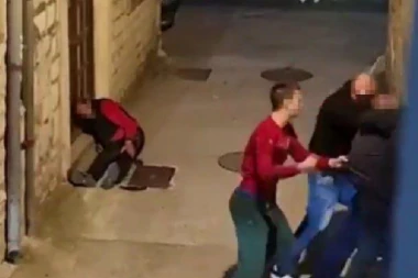 TALAS NASILJA U HRVATSKOJ! Nakon snimka gde devojčice šutiraju vršnjakinju pojavio se novi - MUŠKARCI LOME JEDNI DRUGIMA GLAVE SEKIROM! (UZNEMIRUJUĆI VIDEO)