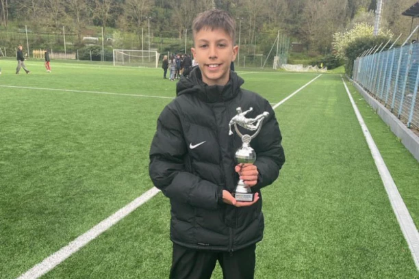 STEFAN MARINKOVIĆ NAJTALENTOVANIJI U ITALIJI: Daroviti vezista iz redova Partizanove "klase 2011" oduševio uvek izbirljive fudbalske stručnjake na "čizmi"!