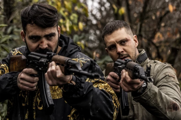 "ISPALIO SAM VIŠE OD 800 METAKA IZ KALAŠNJIKOVA": Miodrag Radonjić zbog uloge negativaca završio kod PSIHIJATRA!