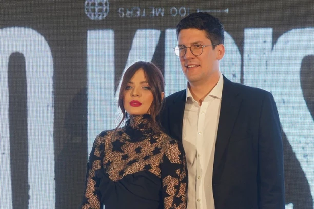 NINA JANKOVIĆ ODBILA INTIMNE SCENE SA BRATOM SVOG SUPRUGA: Svi ga dobro znate, u pitanju je OPASAN FRAJER (FOTO)