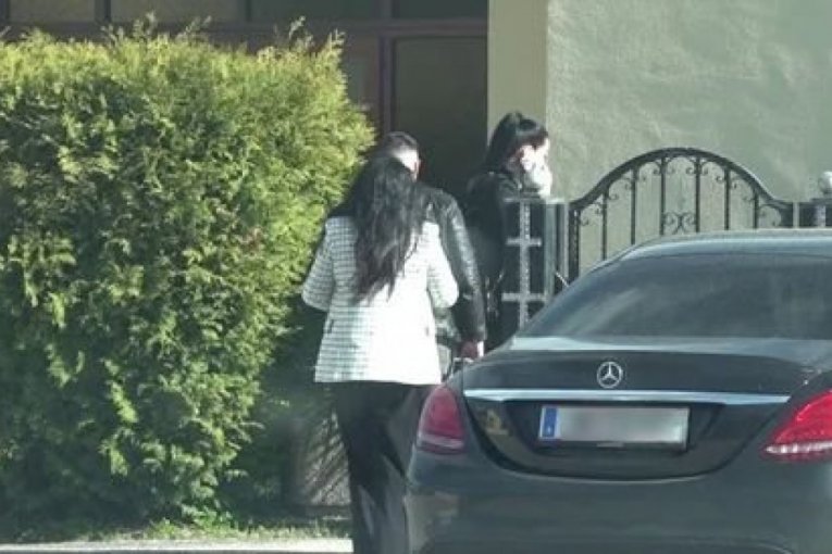 Dragana Mirković paparaco