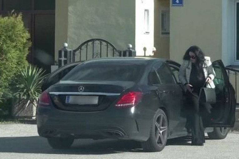 Dragana Mirković paparaco