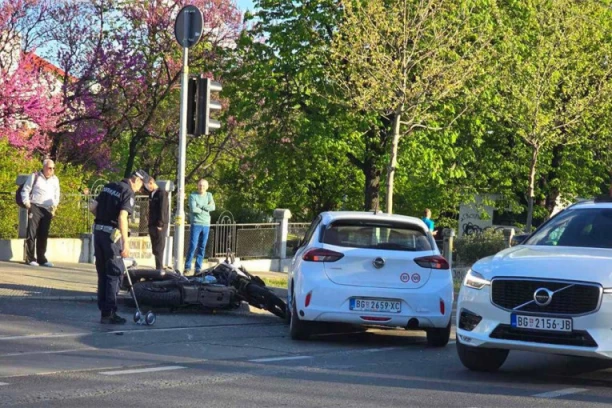 SUDAR KOD HRAMA SVETOG SAVE! Oboren motociklista, stvaraju se gužve! (FOTO)
