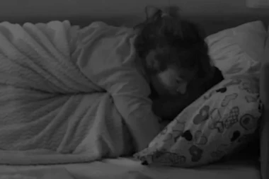 MILJANA NAPASTVOVALA DARIJANA: Zaskočila ga otpozadi, kamera uhvatila ŠOK SCENU! (FOTO)