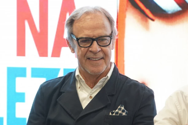 POZNATI HRVATSKI GLUMAC OŽENIO 30 GODINA MLAĐU SRPKINJU: Ovo mu je četvrti BRAK, lepotica mu odmah rodila SINA!