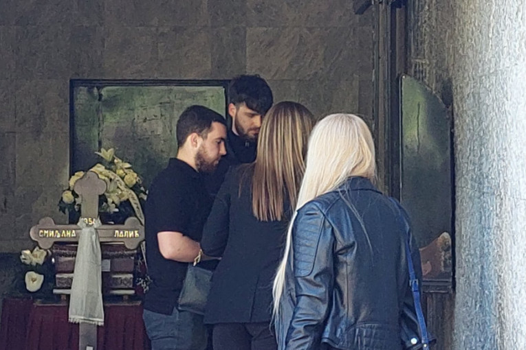 Milena Kačavenda sa sinovima