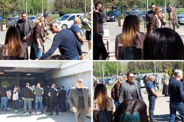 TAKI MARINKOVIĆ NA SAHRANI KAČAVENDINE MAJKE GRCA U SUZAMA: Majin otac jedva stoji na nogama!