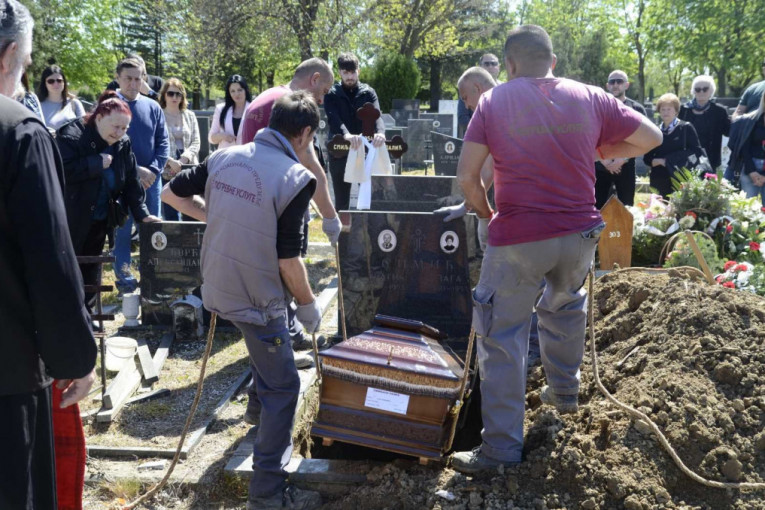Milena Kačavenda sahranila majku