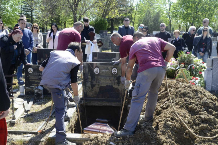 Milena Kačavenda sahranila majku