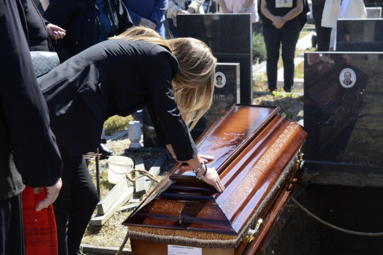 Milena Kačavenda sahranila majku