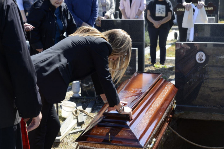 Milena Kačavenda sahrana majke