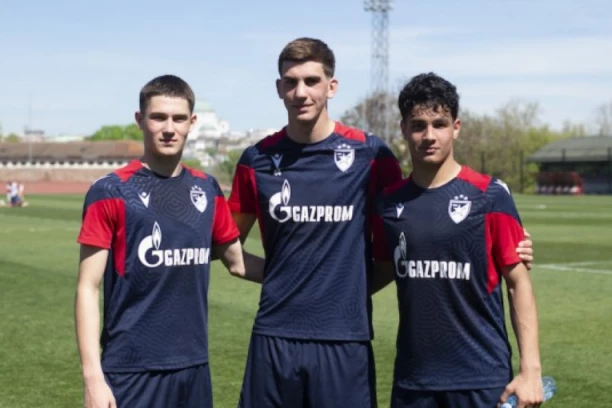 CRVENA ZVEZDA SPREMA NOVI REKORDNI TRANSFER: Mladi štoper pred odlaskom u englesku Premijer ligu!