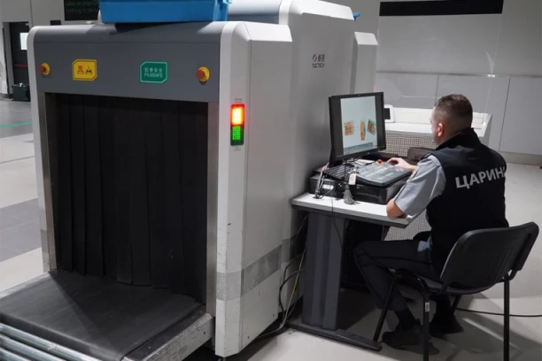 UHAPŠEN KINESKI DRŽAVLJANIN ZBOG FALSIFIKOVANJA DOKUMENTA: Uhvaćen na aerodromu sa lažnom vizom, pa mu određen pritvor!