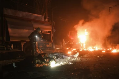 BRUTALAN NAPAD RUSIJE NA HARKOV! Ima mrtvih, dronovi kamikaze upogađali i STAMBENE ZGRADE! (FOTO, VIDEO)