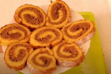 ROLAT SA JABUKAMA, MIRASAN I MEKAN: Vrhunski slatkiš koji će svakoga oduševiti - savršen dezert!