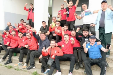 ZA TV ŠPICE: Gol o kojem se pripoveda - dva puta je "lomio" rivale i "ubio pauka" ispod same prečke! (VIDEO)