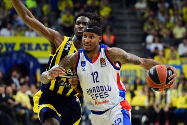 NAVIJAČI U EKSTAZI! Vil Klajburn oblači CRNO-BELI dres!