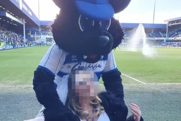 MAČAK JE UŠAO U SEZONU PARENJA! Klub OTPUSTIO maskotu jer je "SPOPADALA" devojke na stadionu!