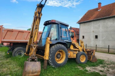 NEVEROVATNA KRAĐA U OBRENOVCU: Lopovi ukrali mašinu vrednu 20.000 evra!